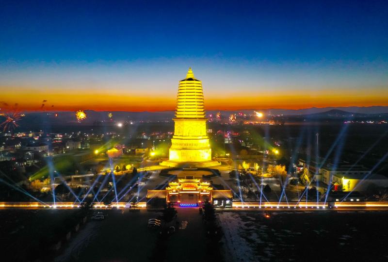 “灯火阑珊·情满元宵”灯光秀